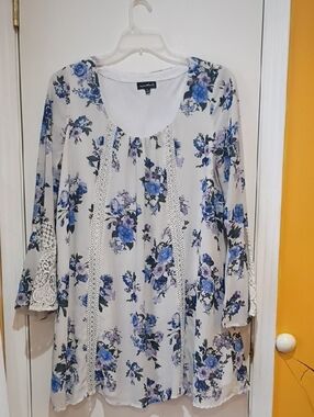 Sequin Hearts Blue Floral Lace-Trim Tunic